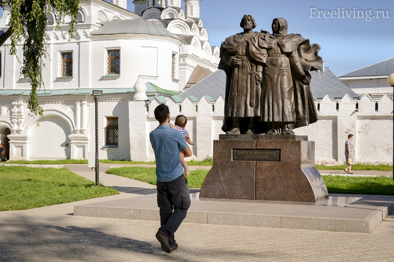 Памятник Петру и Февронии, Муром