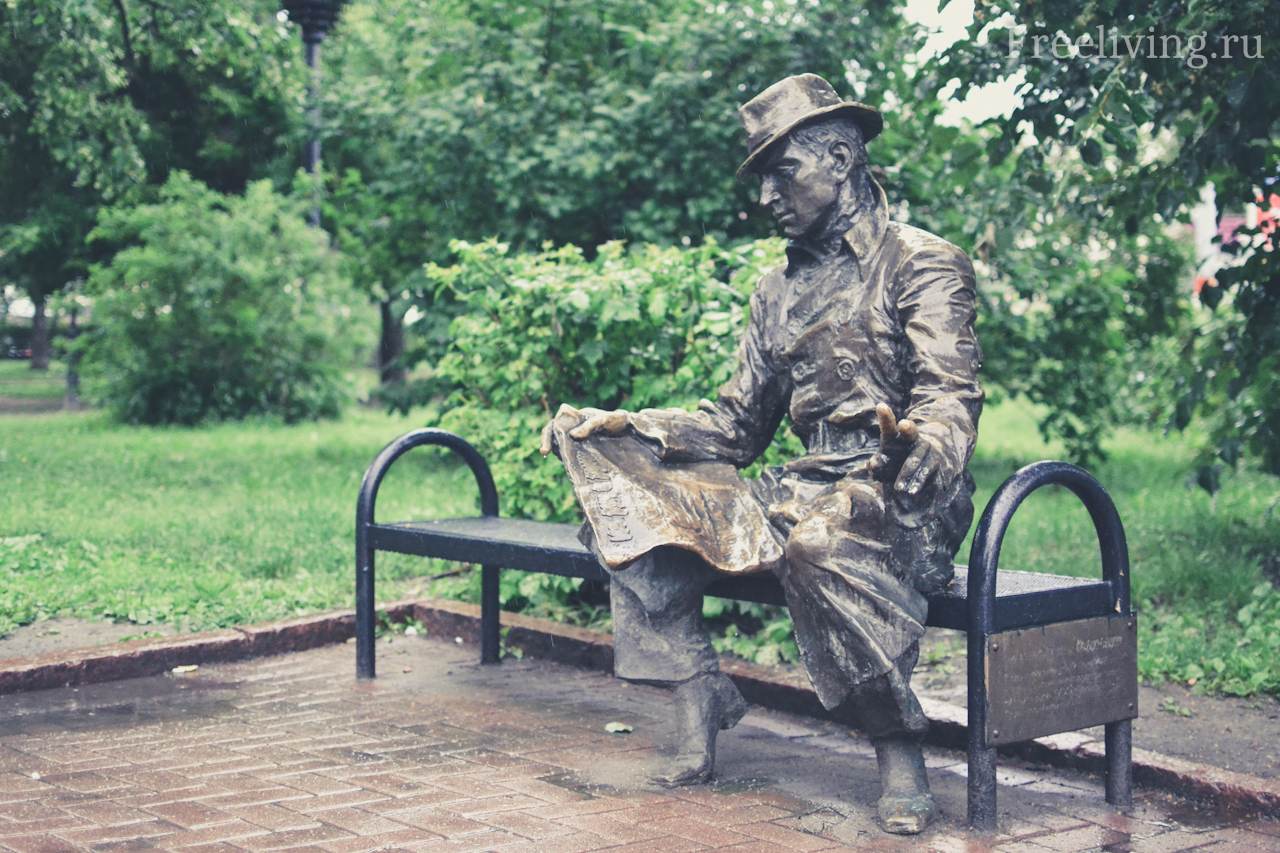 Памятник читателю газеты Из рук в руки, Нижний Новгород